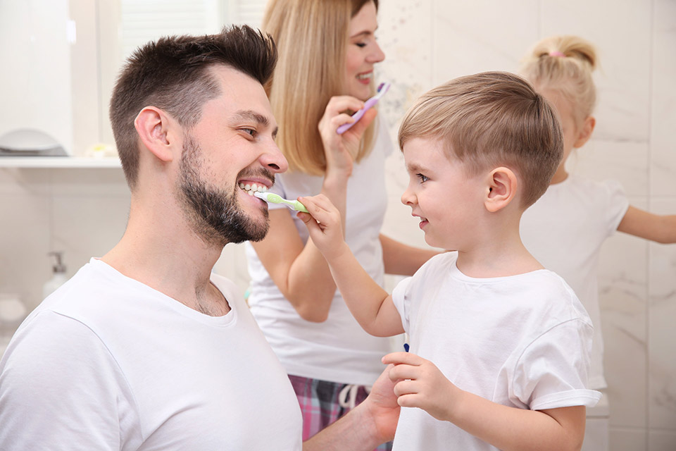 آموزش مسواک زدن به کودک